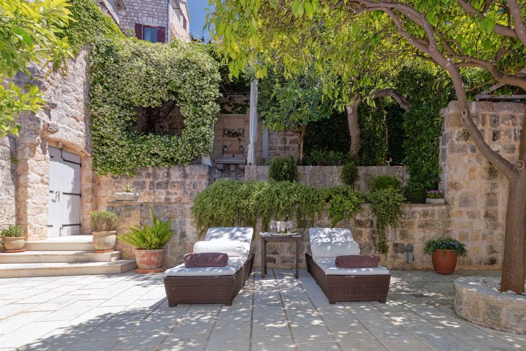 Historic 5-Bedroom Villa in Hvar with Spa Pool
