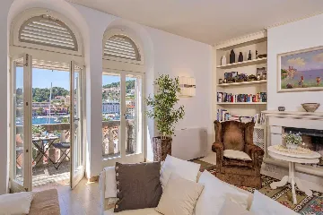 Historic 5-Bedroom Villa in Hvar with Spa Pool