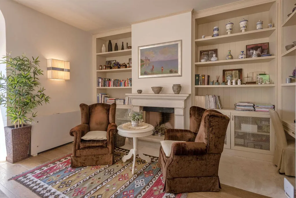 Historic 5-Bedroom Villa in Hvar with Spa Pool