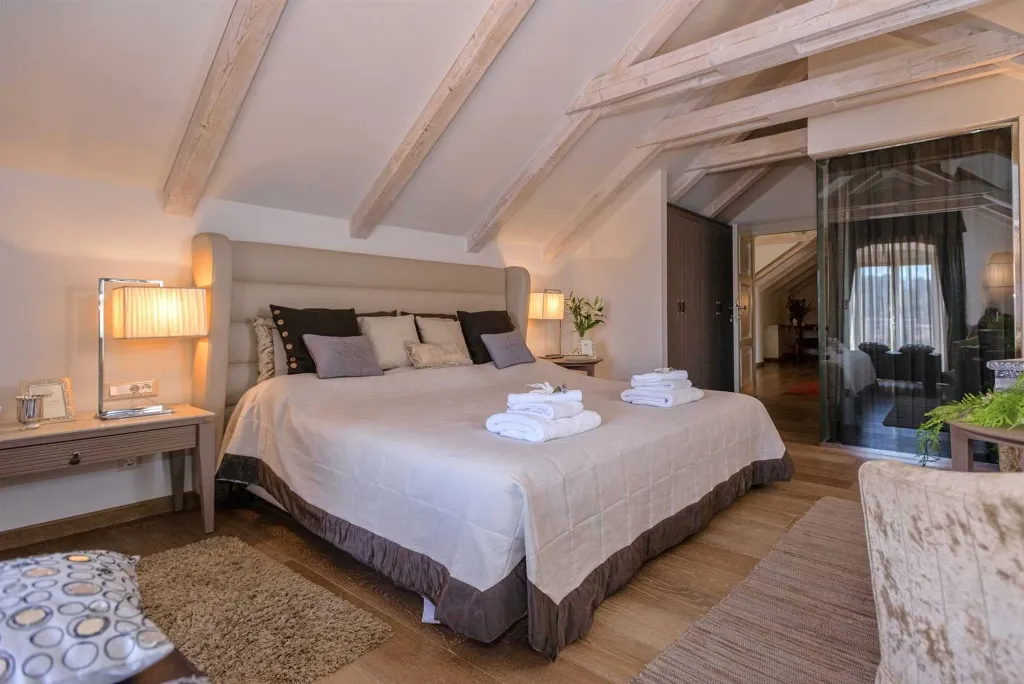 Historic 5-Bedroom Villa in Hvar with Spa Pool