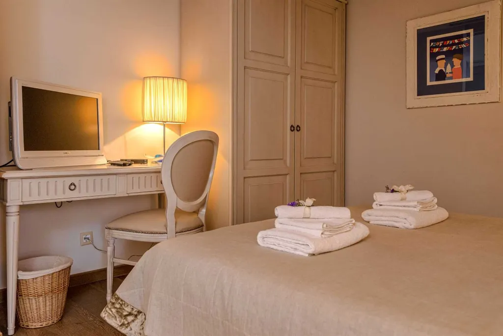 Historic 5-Bedroom Villa in Hvar with Spa Pool