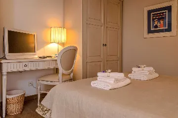 Historic 5-Bedroom Villa in Hvar with Spa Pool