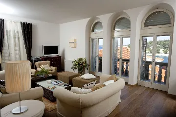 Historic 5-Bedroom Villa in Hvar with Spa Pool