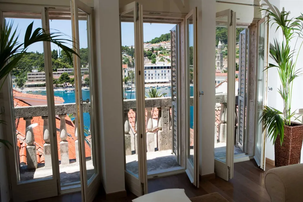 Historic 5-Bedroom Villa in Hvar with Spa Pool