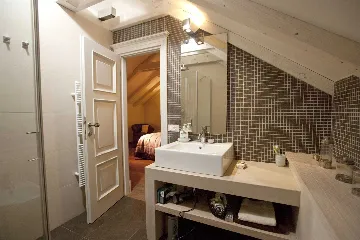 Historic 5-Bedroom Villa in Hvar with Spa Pool