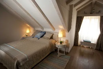 Historic 5-Bedroom Villa in Hvar with Spa Pool