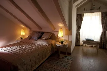 Historic 5-Bedroom Villa in Hvar with Spa Pool