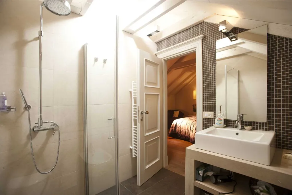 Historic 5-Bedroom Villa in Hvar with Spa Pool