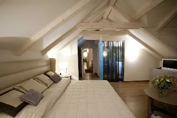 Historic 5-Bedroom Villa in Hvar with Spa Pool