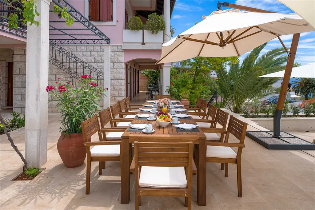 Villa with Heated Pool in Hvar for Up to 17 Guests