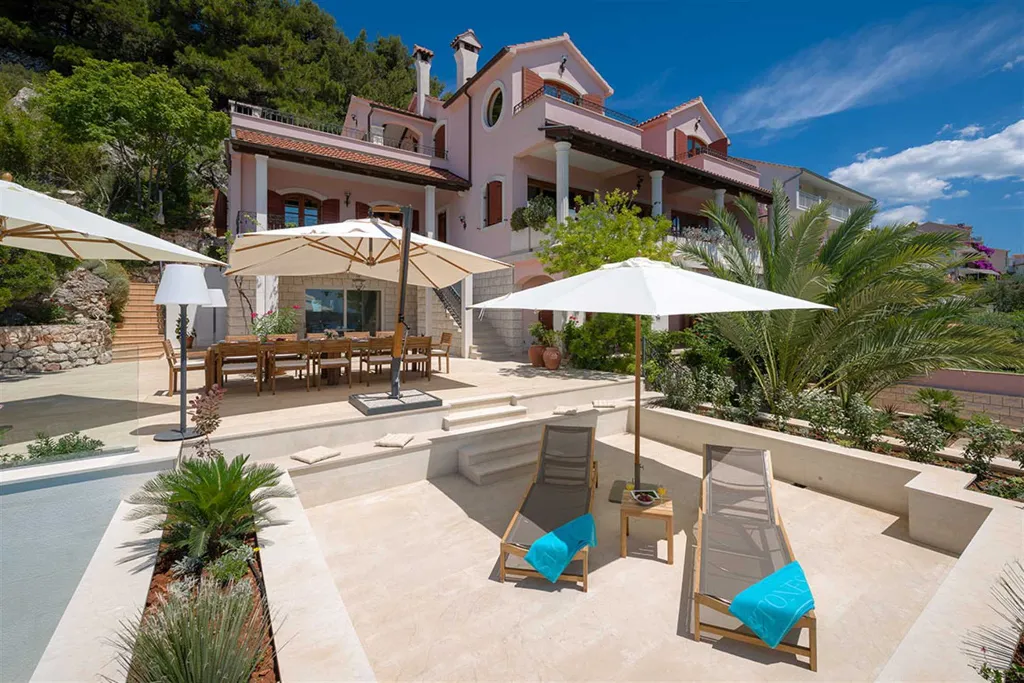 Villa with Heated Pool in Hvar for Up to 17 Guests