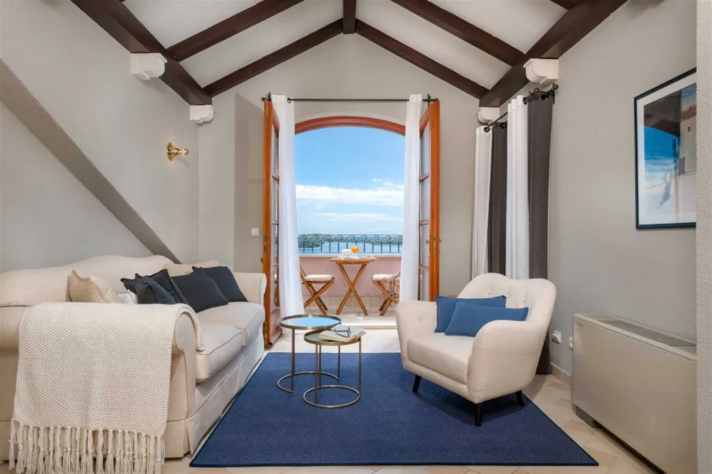 Villa with Heated Pool in Hvar for Up to 17 Guests