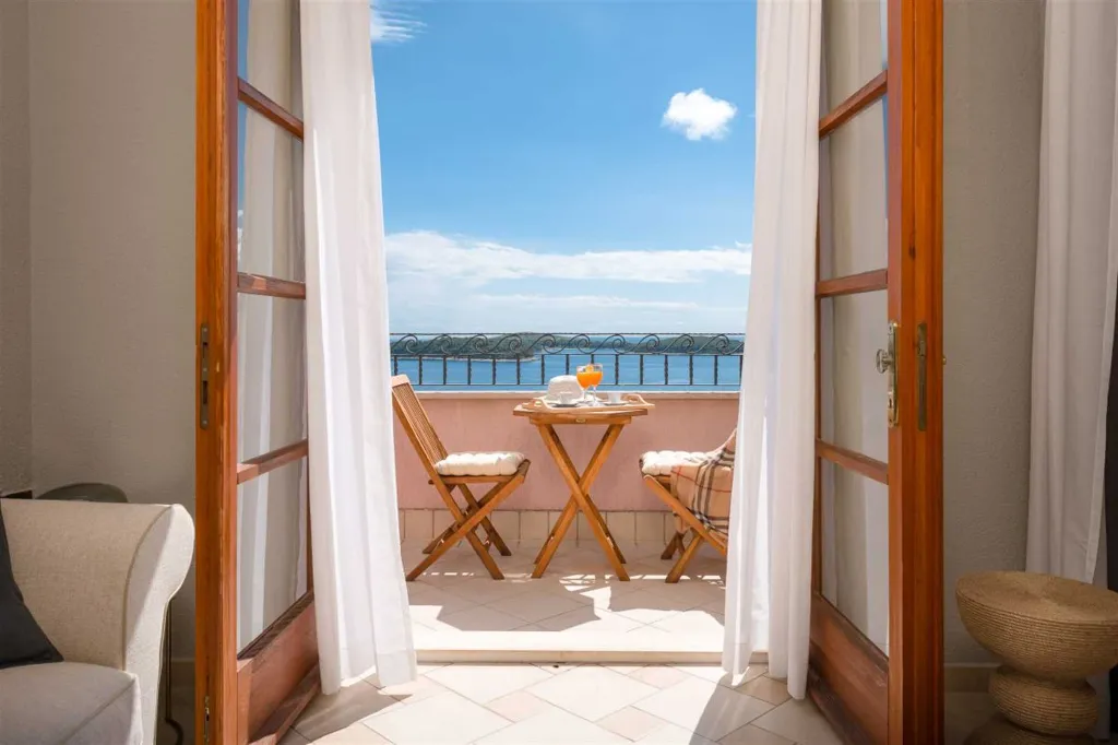 Villa with Heated Pool in Hvar for Up to 17 Guests