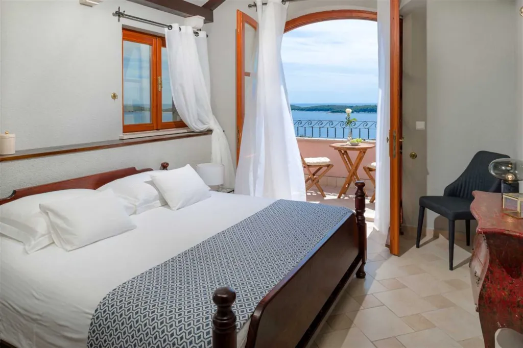 Villa with Heated Pool in Hvar for Up to 17 Guests