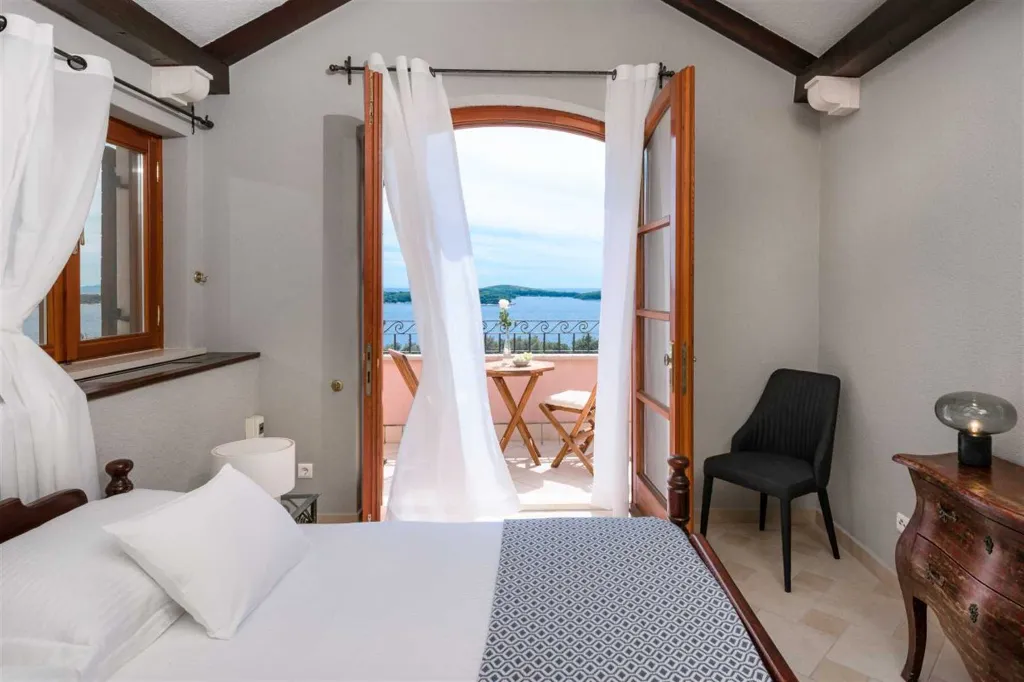Villa with Heated Pool in Hvar for Up to 17 Guests