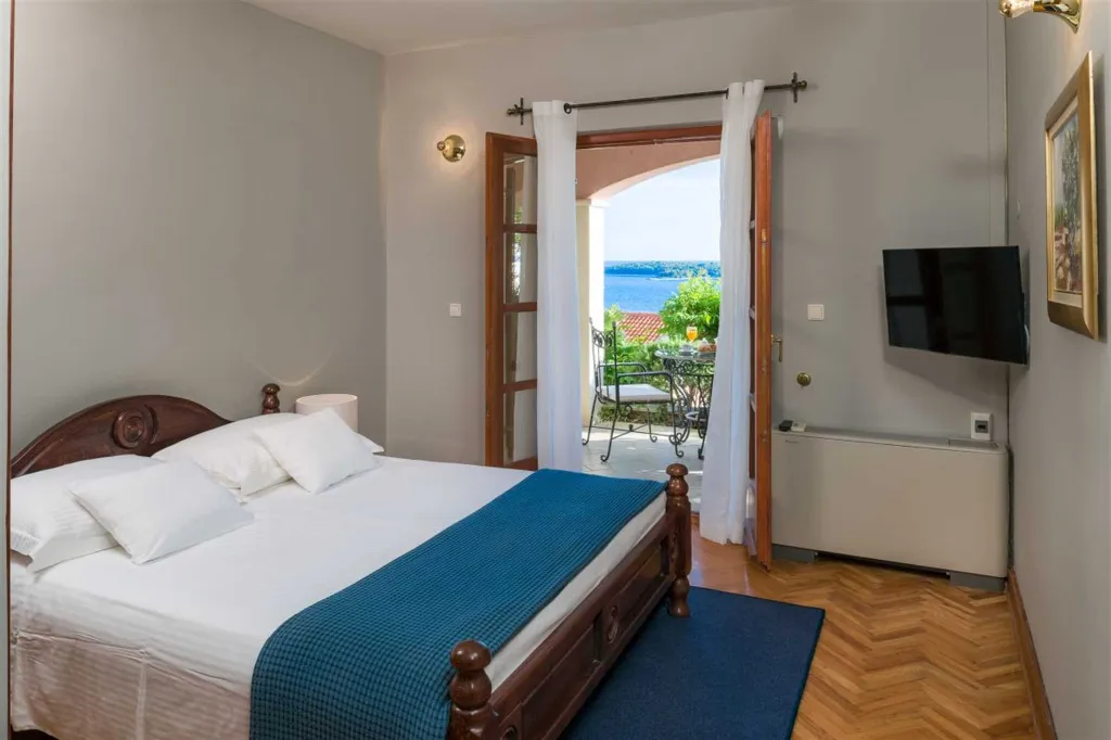 Villa with Heated Pool in Hvar for Up to 17 Guests