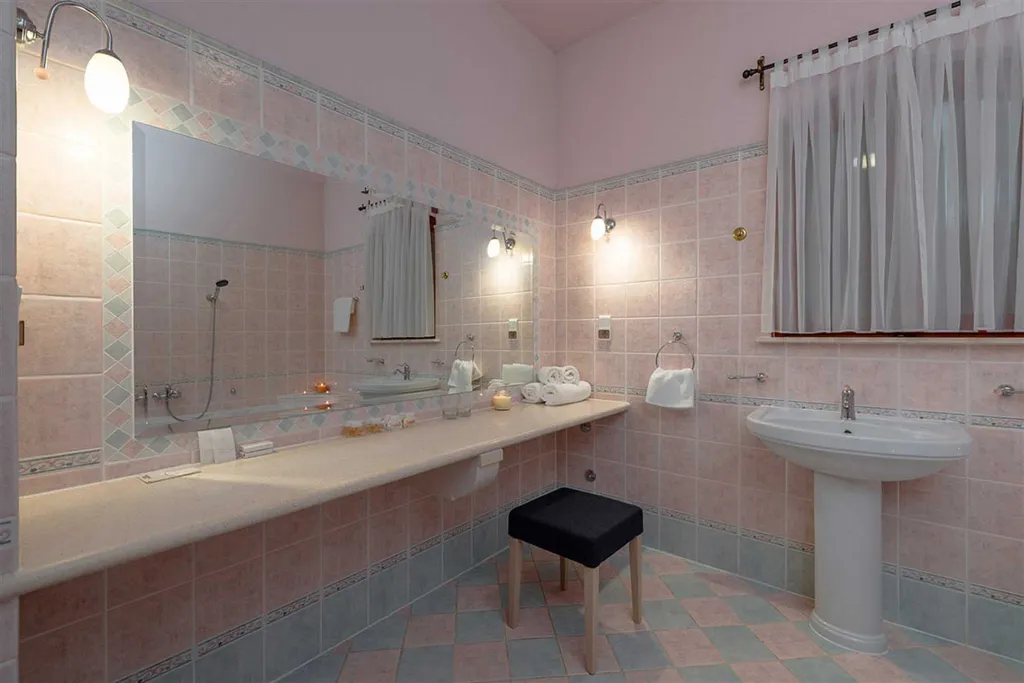Villa with Heated Pool in Hvar for Up to 17 Guests