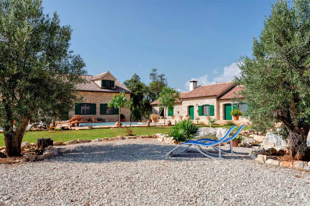 Air-Conditioned Villa with 26 m² Pool in Stari Grad