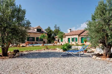 Air-Conditioned Villa with 26 m² Pool in Stari Grad