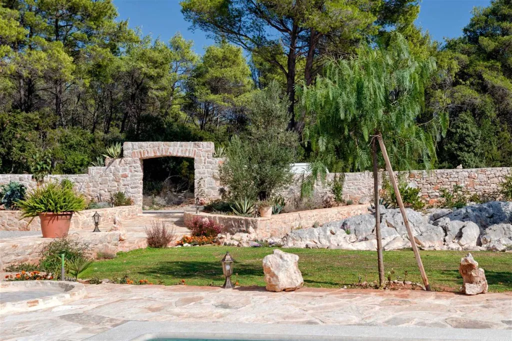 Air-Conditioned Villa with 26 m² Pool in Stari Grad