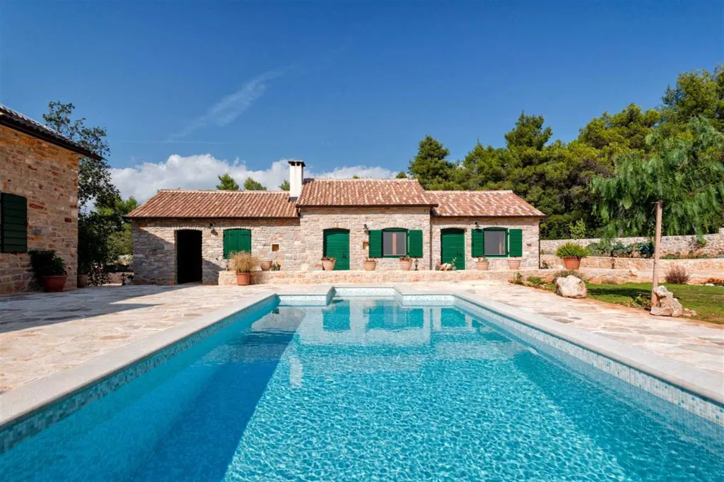 Air-Conditioned Villa with 26 m² Pool in Stari Grad