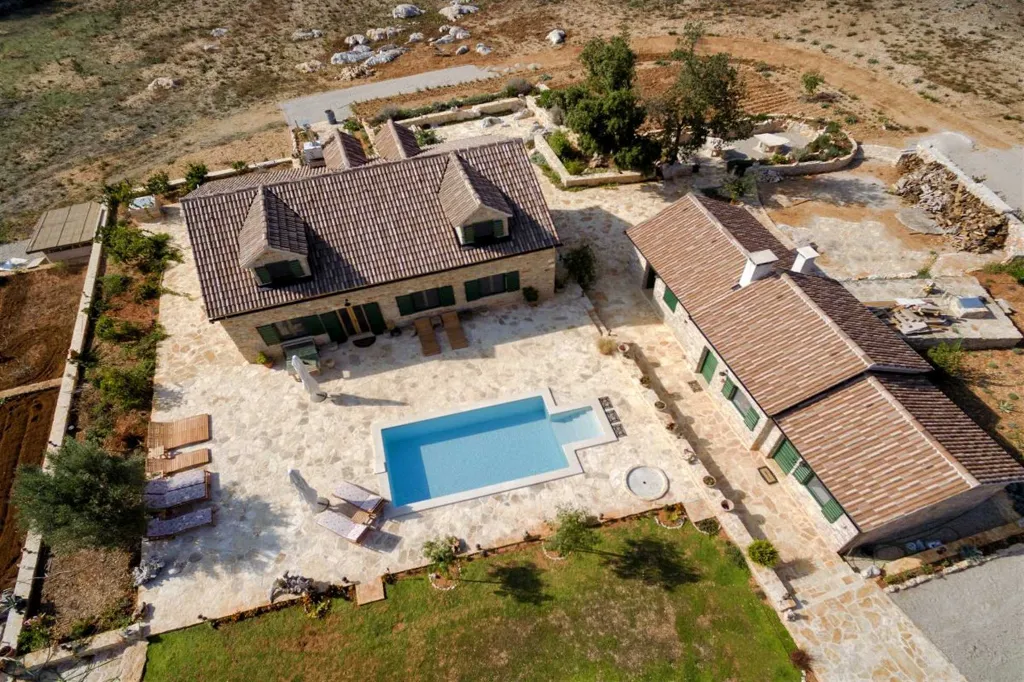 Air-Conditioned Villa with 26 m² Pool in Stari Grad