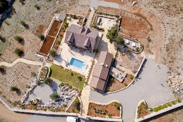 Air-Conditioned Villa with 26 m² Pool in Stari Grad