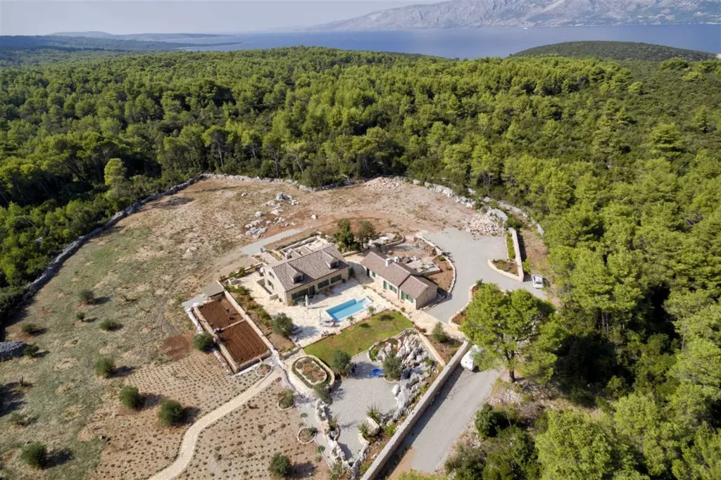 Air-Conditioned Villa with 26 m² Pool in Stari Grad