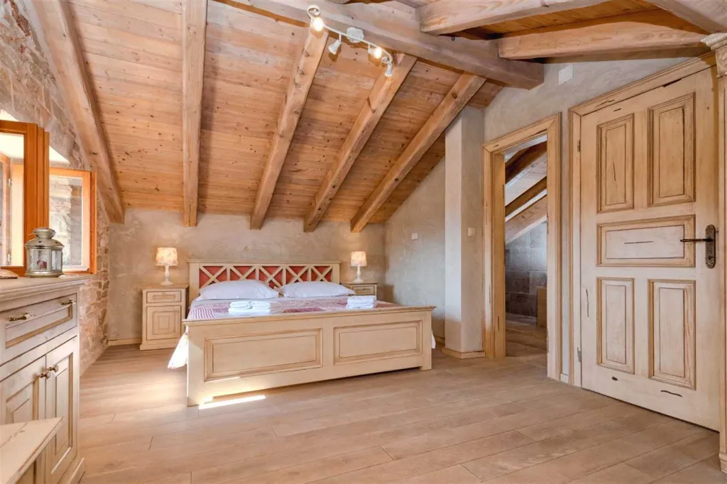 Air-Conditioned Villa with 26 m² Pool in Stari Grad
