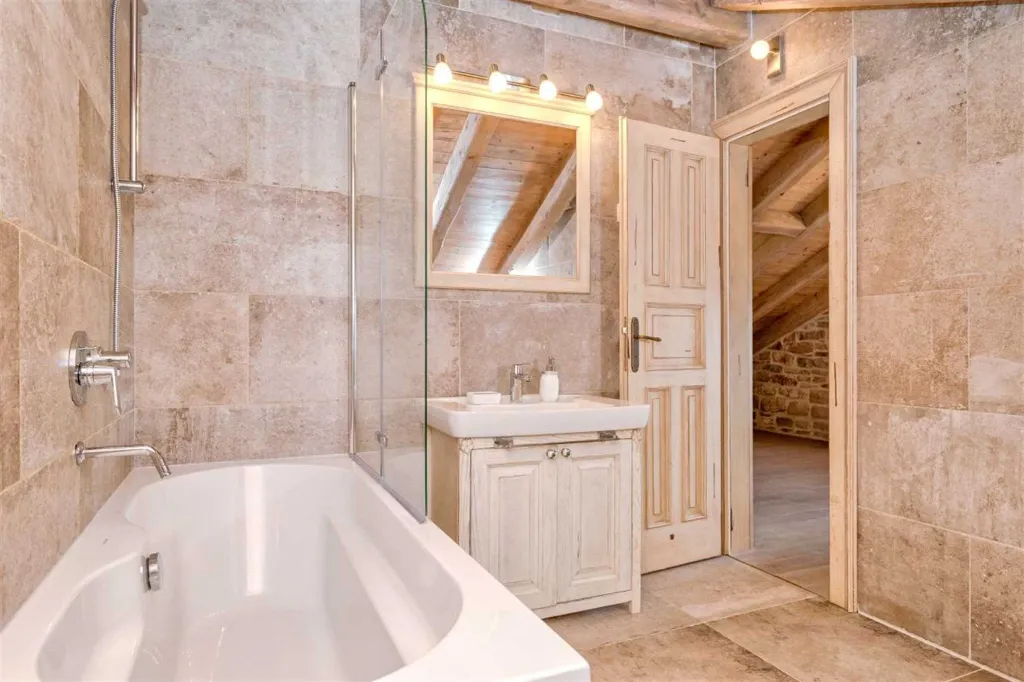 Air-Conditioned Villa with 26 m² Pool in Stari Grad