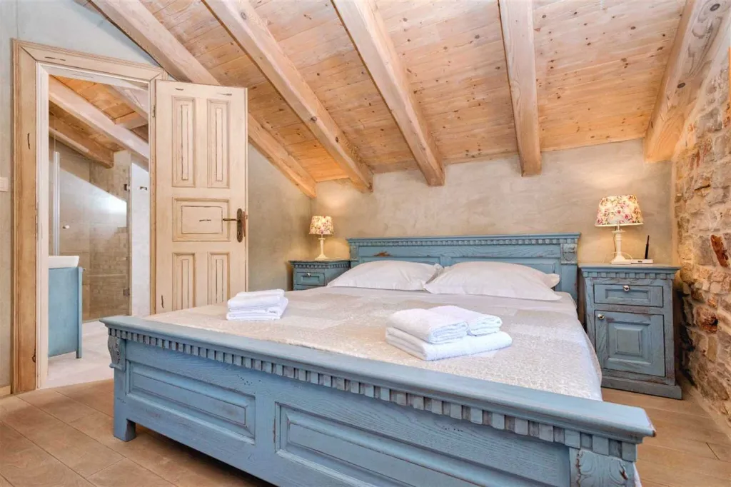 Air-Conditioned Villa with 26 m² Pool in Stari Grad