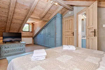 Air-Conditioned Villa with 26 m² Pool in Stari Grad