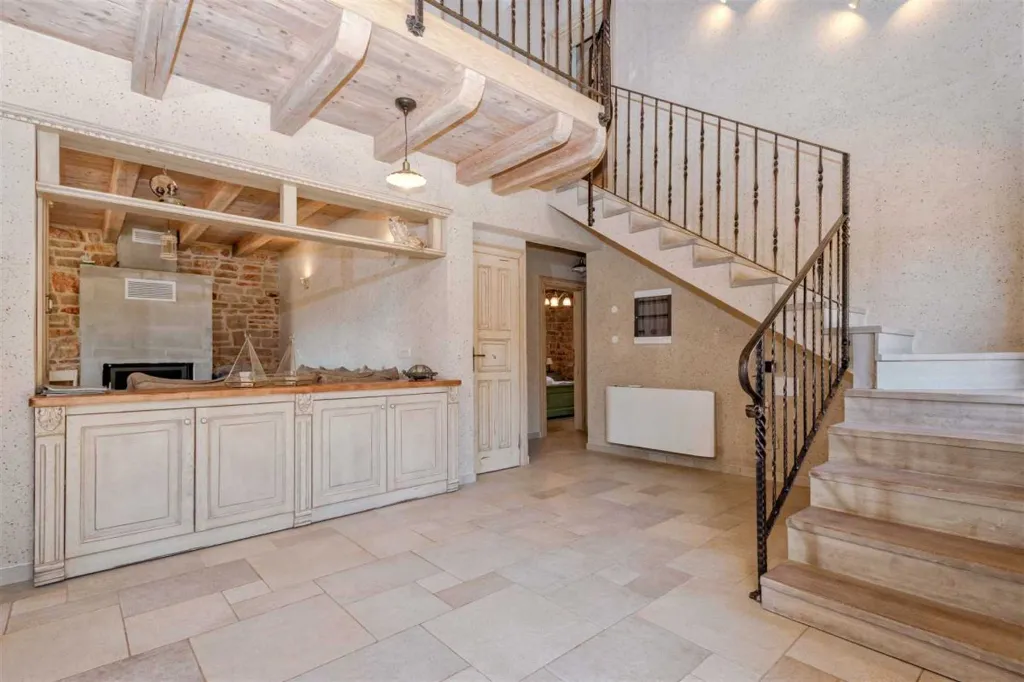 Air-Conditioned Villa with 26 m² Pool in Stari Grad