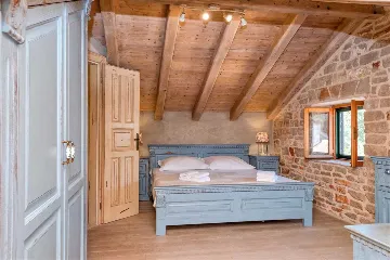 Air-Conditioned Villa with 26 m² Pool in Stari Grad