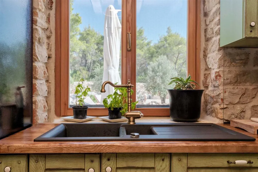 Air-Conditioned Villa with 26 m² Pool in Stari Grad