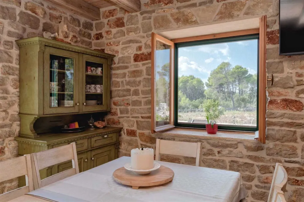 Air-Conditioned Villa with 26 m² Pool in Stari Grad