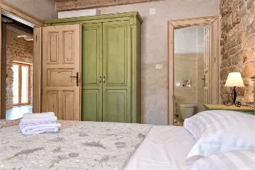 Air-Conditioned Villa with 26 m² Pool in Stari Grad