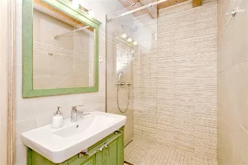 Air-Conditioned Villa with 26 m² Pool in Stari Grad