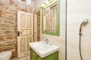 Air-Conditioned Villa with 26 m² Pool in Stari Grad