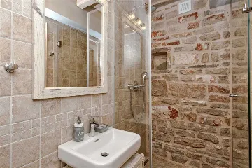 Air-Conditioned Villa with 26 m² Pool in Stari Grad