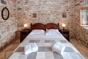 Air-Conditioned Villa with 26 m² Pool in Stari Grad