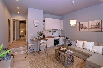 Historic 1-Bedroom Apartment in Hvar for 2