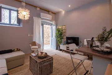 Historic 1-Bedroom Apartment in Hvar for 2