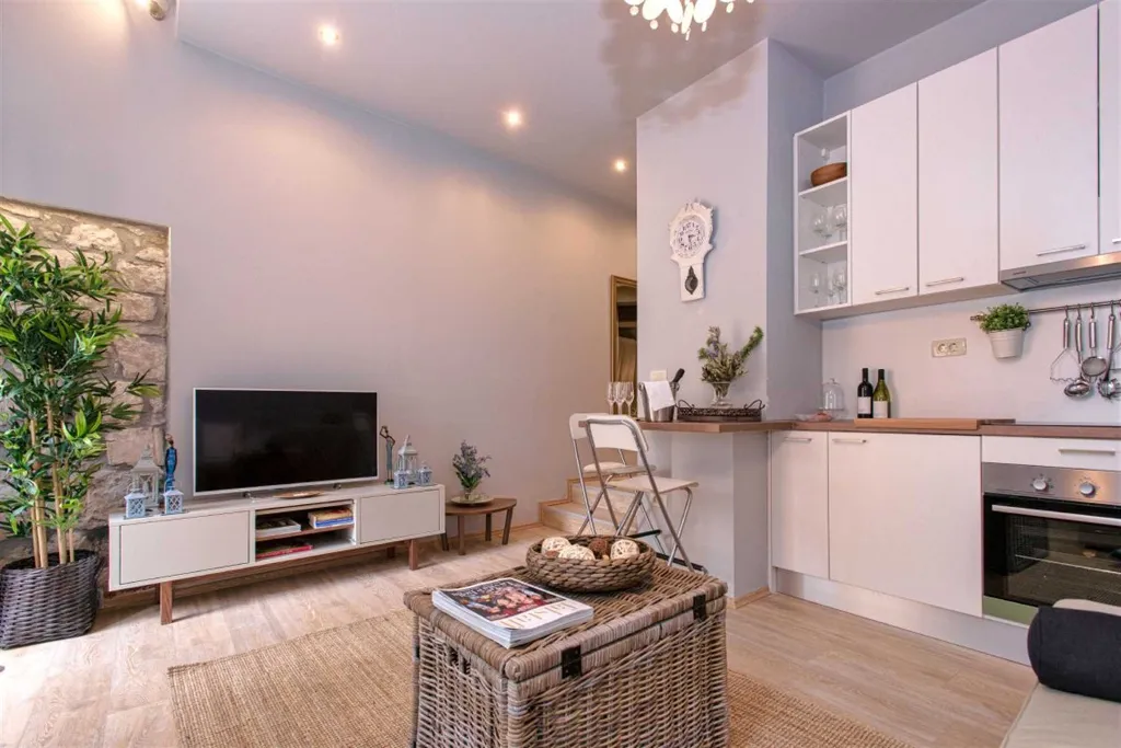 Historic 1-Bedroom Apartment in Hvar for 2