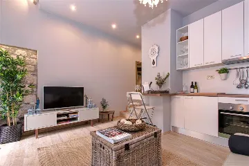 Historic 1-Bedroom Apartment in Hvar for 2