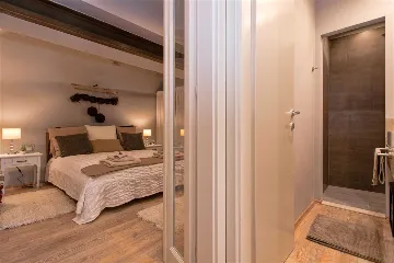 Historic 1-Bedroom Apartment in Hvar for 2