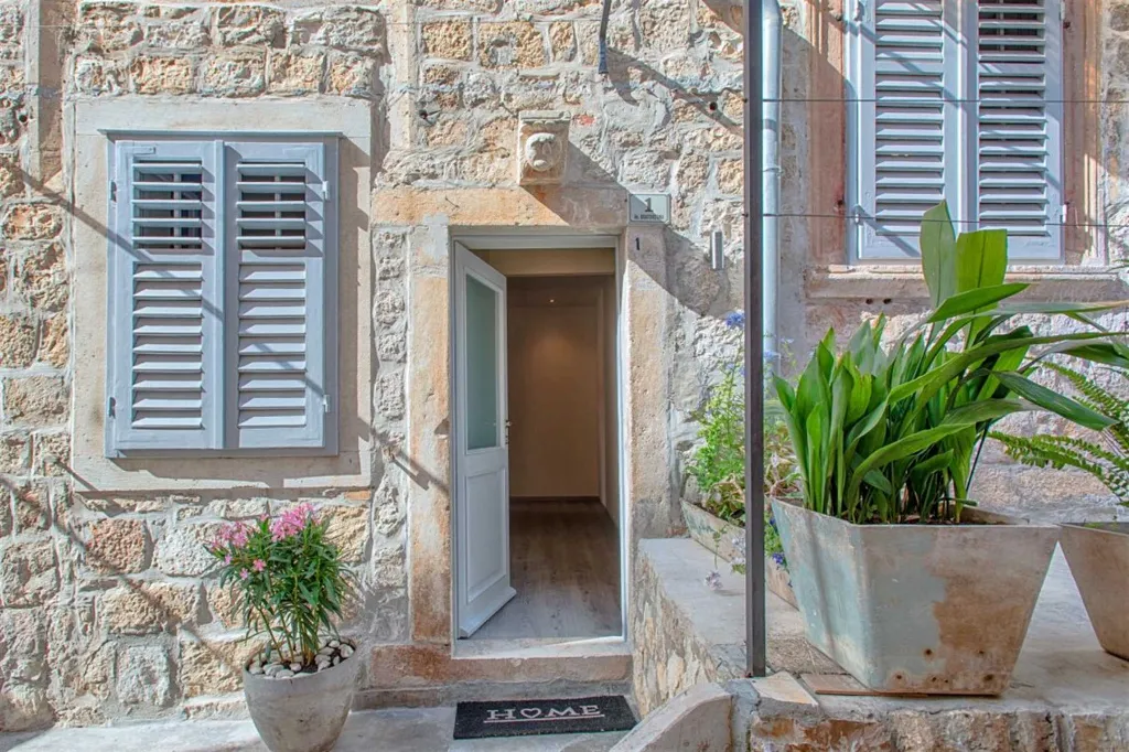 2-Bedroom Apartment in Hvar, 50 m to the Sea