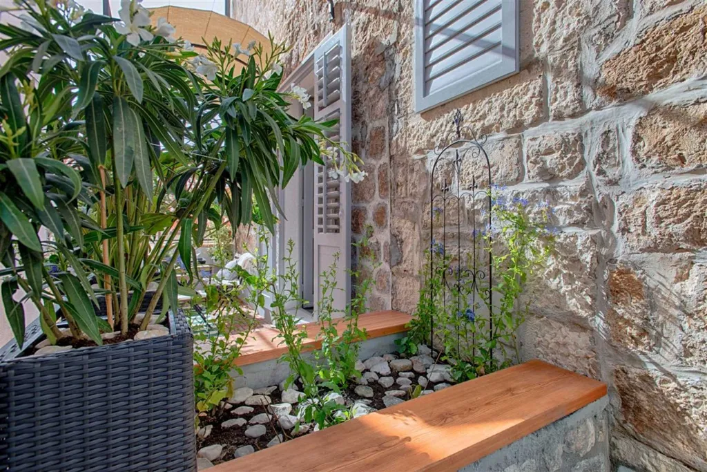 2-Bedroom Apartment in Hvar, 50 m to the Sea