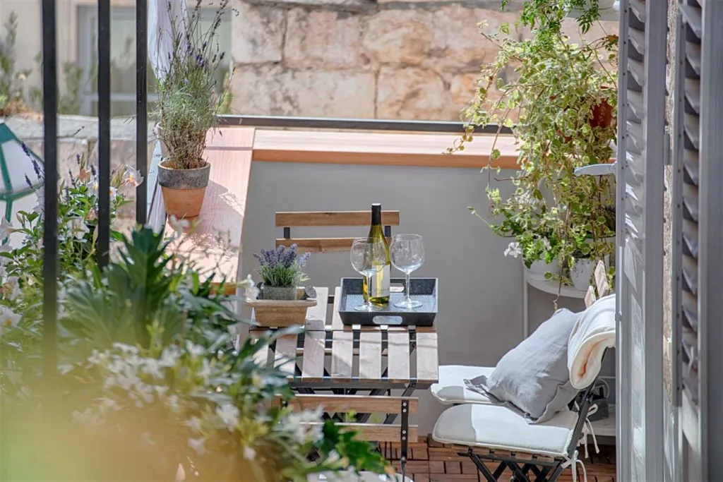 2-Bedroom Apartment in Hvar, 50 m to the Sea