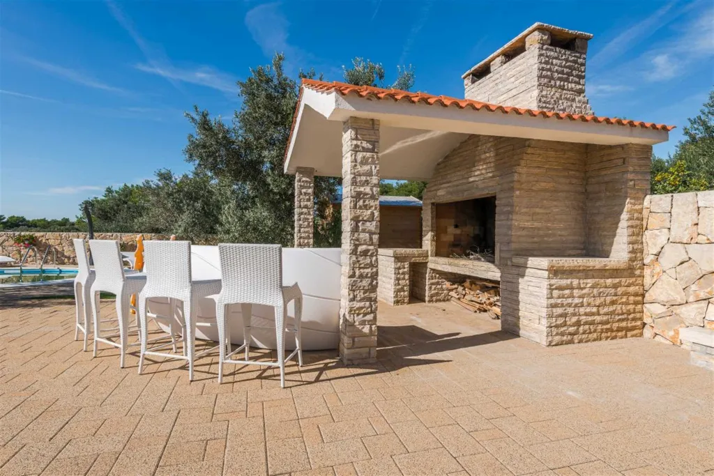 Villa with Pool in Šibenik for Up to 20 Guests